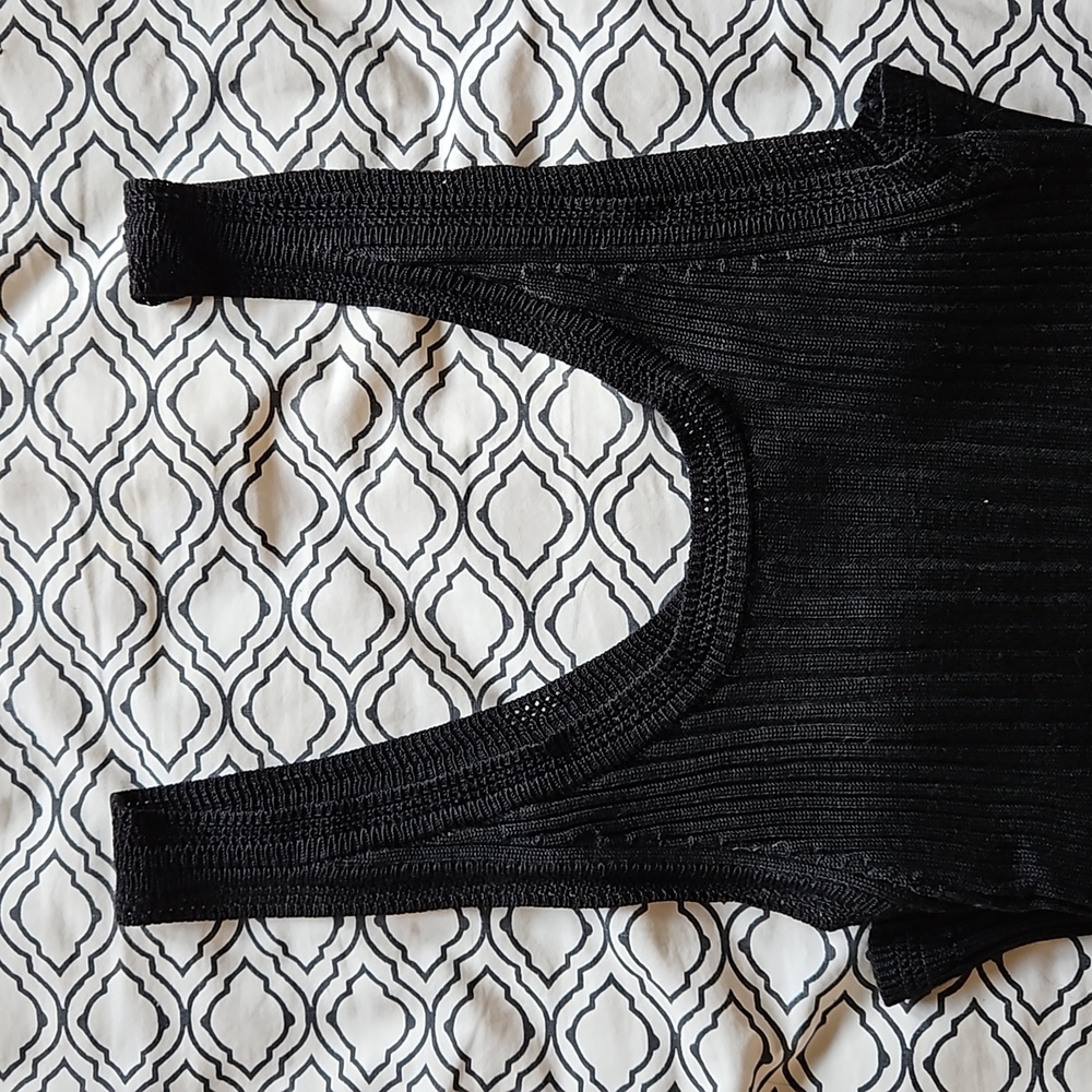 VS Moda International Woven silk sleeveless Top